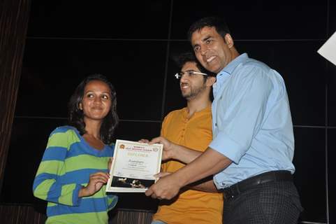 Akshay Kumar felicitates a girl at Women's Self Defence Event