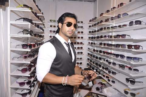 Mohammad Nazim was seen trying out on various shades at Parikrama Fashion Exhibition