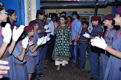 Rani Mukherjee was seen waving to the students at the Promotion of Mardaani at a Local School