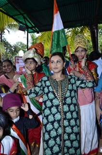 Rani Mukherjee with the kids of a Local School