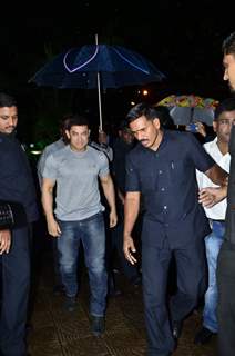 Aamir Khan was spotted entering the Venue of the Premiere of Makrand Deshpande's Saturday Sunday