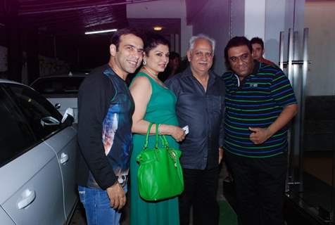 Sajid- Farhad poses with Ramesh Sippy and Kiran Juneja at the Special screening of Entertainment