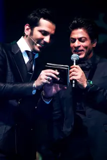 Nitin Mirani showing Shah Rukh Khan placards