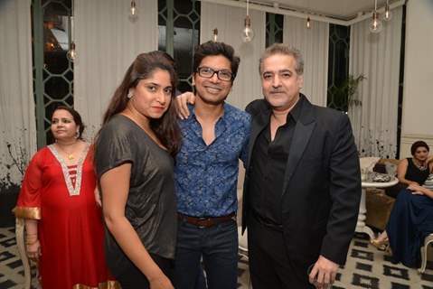 Shaan with his wife and Ravi Behl at Shama Sikander's Birthday Bash