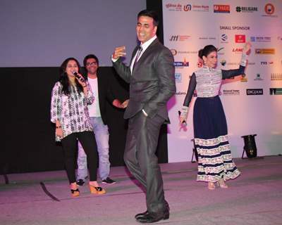 Akshay Kumar performs at the Premiere of movie 'Entertainment'