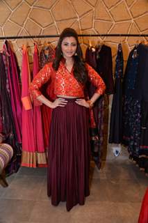 Daisy Shah poses beautifully for the media at the Preview at Hue Store