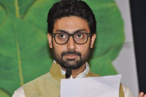 Abhishek Bachchan addresses the media at Yuvak Biradri's 40th Anniversary