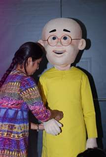 Avika Gor ties rakhi to Nicktoon Patlu