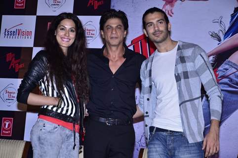 Saahil Prem and Amrit Maghera pose with Shah Rukh Khan at the promotion of Mad About Dance