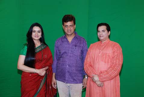 Padmini Kolhapure and Lalit Sen with Film Maker Rajeev Walia