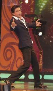 Shah Rukh Khan performs at a Police Event in Kolkota