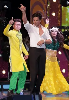 Shah Rukh Khan performs at a Police Event in Kolkota