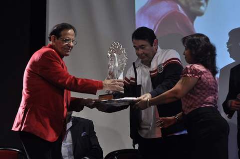 Randhir Kapoor felicitates a guest at the Launch of RK Medical Guide