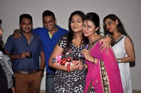 Divyanka Tripathi was seen giving gift to Melissa Pais at her Birthday Bash