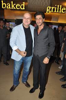 Shah Rukh Khan and Anupam Kher pose for the media at the Trailer Launch of Ekkees Topon Ki Salaami