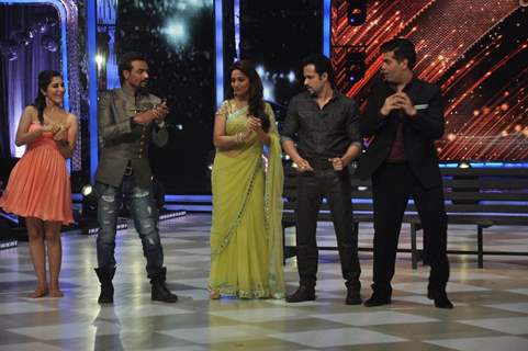 Emraan Hashmi shakes a leg with Remo, Madhuri, Karan and Sophie at Jhalak Dikhla Jaa