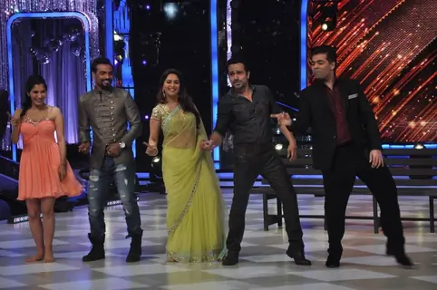 Emraan Hashmi shakes a leg with Remo, Madhuri, Karan and Sophie at Jhalak Dikhla Jaa