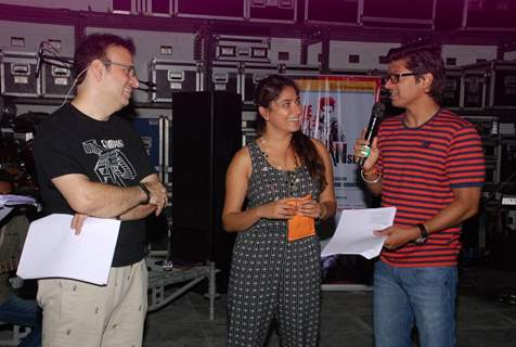 Shaan was snapped with wife Radhika at the rehearsals of his upcoming Concert