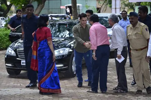 Aamir Khan arrives with Atul Kulkarni at the Communicative Marathi Book Launch