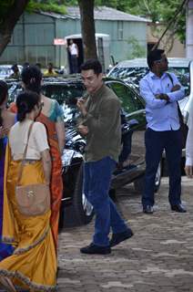 Aamir Khan arrives at the Communicative Marathi Book Launch