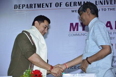 Aamir Khan felicitated at the Communicative Marathi Book Launch