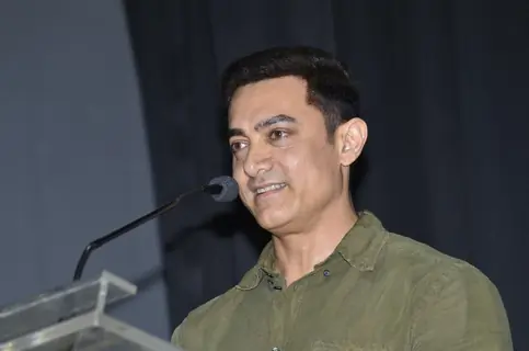 Aamir Khan addresses the gathering at the Communicative Marathi Book Launch