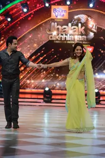 Emraan Hashmi performs with Madhuri Dixit at the Promotion of Raja Natwarlal on Jhalak Dikhla Jaa