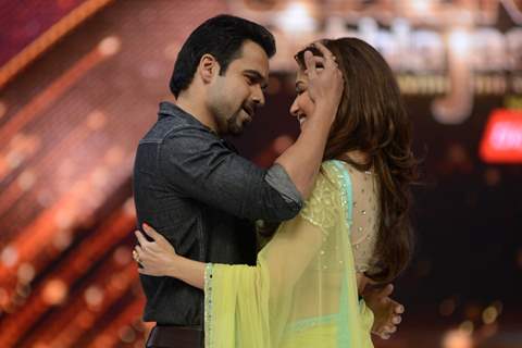 Emraan Hashmi performs with Madhuri Dixit at the Promotion of Raja Natwarlal on Jhalak Dikhla Jaa