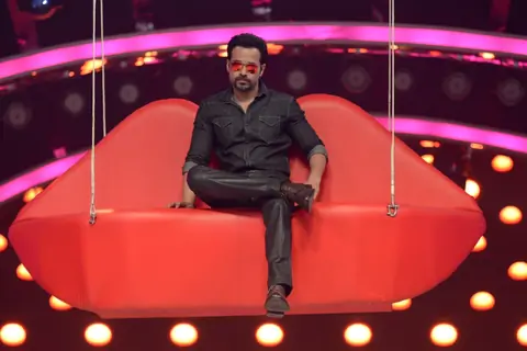 Emraan Hashmi makes a grand entry at the Promotion of Raja Natwarlal on Jhalak Dikhla Jaa