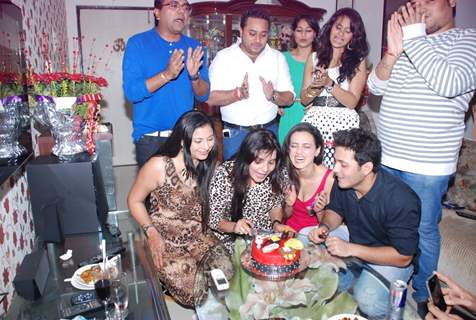 Mansi Pritam cuts her Birthday Cake