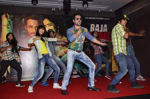 Emraan Hashmi shakes a leg at the Promotion of Raja Natwarlal