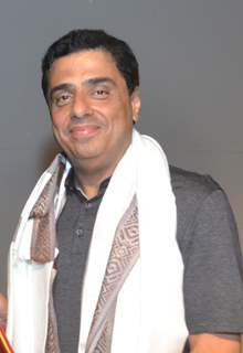 Ronnie Screwvala poses for the media at the IIMUN Event