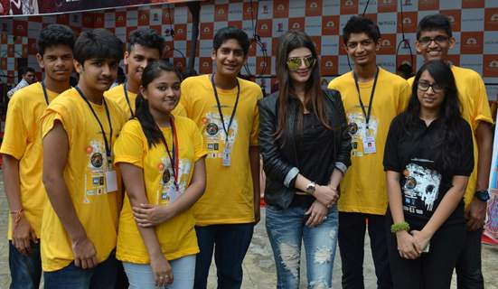 Kainaat Arora poses with the students at &quot;Umang 2014&quot;