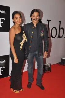 Vivek Oberoi poses with wife at the Birthday Bash cum Launch