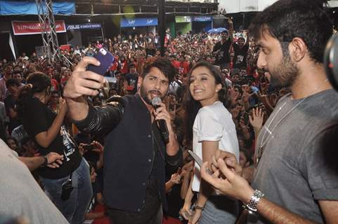 Shahid Kapoor clicks a selfie with Shraddha Kapoor at the Promotion of Haider