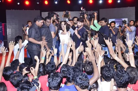 Shahid Kapoor and Shraddha Kapoor interacts with their fans at the Promotion of Haider