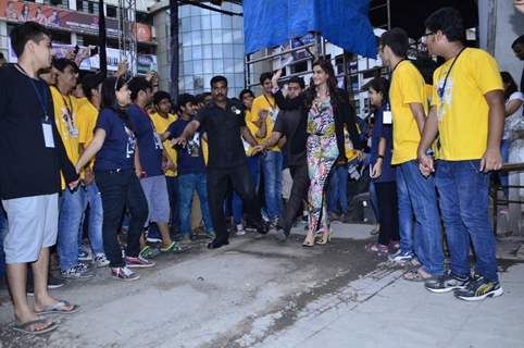 Sonam Kapoor makes an exit from the Promotions of Khoobsurat at Mithibai College