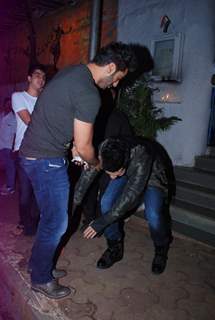 Varun Dhawan touches Arjun Kapoor's feet at the Wrap Up Party of Badlapur