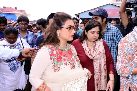 Rani Mukherjee Visits Ambaji Temple
