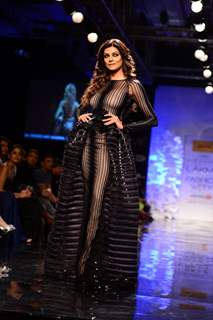 Sushmita Sen poses on the ramp at Lakme Fashion Week