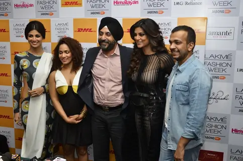 Shilpa Shetty and Sushmita Sen with Masaba Gupta and Amit Aggarwal