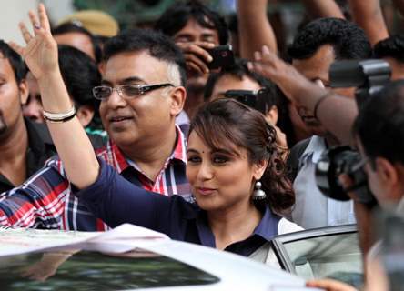 Rani Mukherjee waves to her fans at the Promotion of Mardaani in Kolkatta