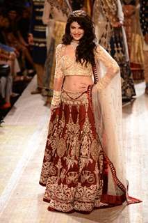 Jacqueline Fernandes walks the ramp for Anju Modi at Lakme Fashion Week Winter/ Festive 2014 Day 2