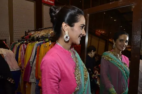 Tara Sharma was snapped posing in front of the mirror at The Dressing Room
