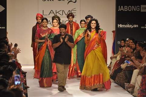 Gaurang showcases his collection with Taapsee Panu at the Lakme Fashion Week Winter/ Festive 2014 Da