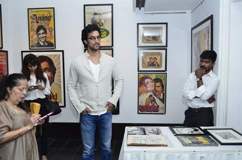 Kunal Kapoor was seen cheking around the Exhibition of Vintage Film items