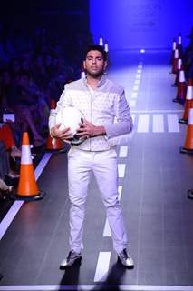 Yuvraj Singh walks the ramp for Arjun Khanna at the Lakme Fashion Week Winter/ Festive 2014 Day 5