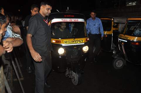 Emraan Hashmi drives an Auto Rickshaw at the Special Screening of Raja Natwarlal