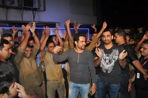 Emraan Hashmi and Kunal Deshmukh with the Auto Rickshaw Drivers