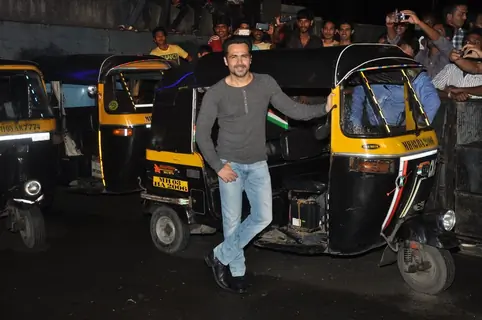Emraan Hashmi poses with the Auto Rickshaw at the Special Screening of Raja Natwarlal